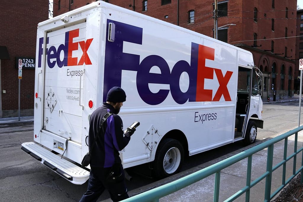 FedEx to Deliver 7 Days a Week to Satisfy Online Shoppers